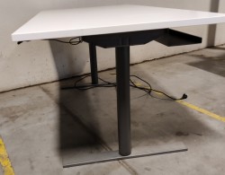 Skrivebord med elektrisk hevsenk i hvitt / grått fra Linak, 160x80cm, pent brukt