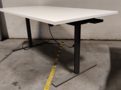 Skrivebord med elektrisk hevsenk i hvitt / grått fra Linak, 160x80cm, pent brukt
