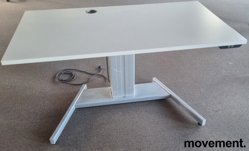 Solgt!Elektrisk hevsenk skrivebord - 1 / 4