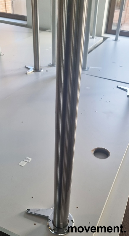 Solgt!Enkelt skrivebord i lysegrått, - 4 / 5