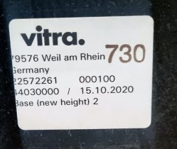 Vitra DSR designstoler i Mørk Grå / ben i sortlakkert metall, Charles & Ray Eames, pent brukt