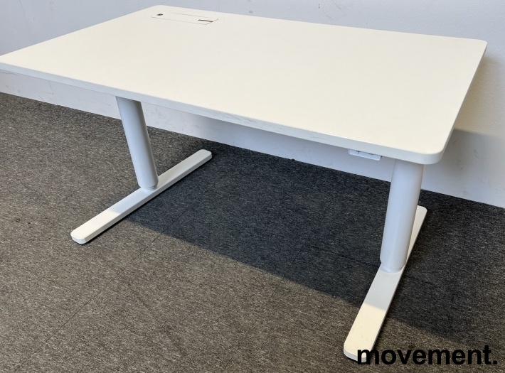 Solgt!Skrivebord med elektrisk hevsenk i - 1 / 5
