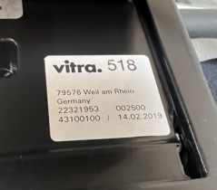 Vitra ID Mesh kontorstol i sort stoff / mesh rygg, armlener, sort kryss, pent brukt 2019-modell