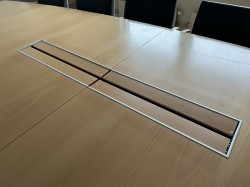Møtebord i bøk / grått med kabelluker, 360x135cm, passer 12-14 personer, brukt med noe slitasje