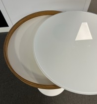 Lite loungebord i hvitt / valnøtt / hvitt glass fra IKEA, Stockholm-serie, Ø=36cm, høyde 64cm, pent brukt