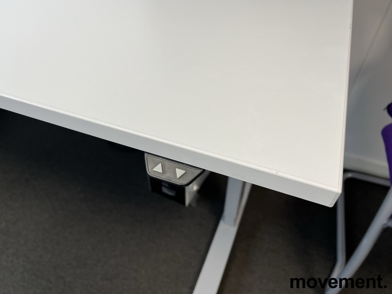 Solgt!Skrivebord med elektrisk hevsenk i - 2 / 3