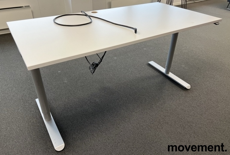 Solgt!Skrivebord med elektrisk hevsenk i - 1 / 2