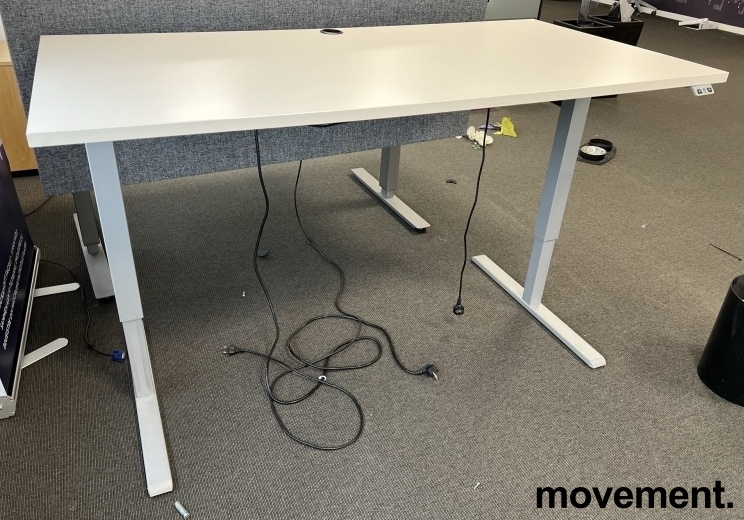 Solgt!Skrivebord med elektrisk hevsenk i - 1 / 2