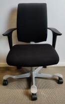 Håg H05 5400 kontorstol i sort, armlener, pent brukt