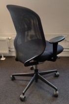 Kontorstol fra Vitra i sort, MedaPal, sort sete, mesh rygg, armlener, pent brukt