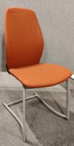 Møteromsstol / besøksstol fra Kinnarps, mod Plus 376, NYTRUKKET i terracotta-farget ullstoff, pent brukt