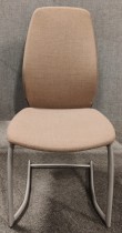 Møteromsstol / besøksstol fra Kinnarps, mod Plus 376, NYTRUKKET i lys rosa stoff, pent brukt