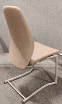 Møteromsstol / besøksstol fra Kinnarps, mod Plus 376, NYTRUKKET i lys rosa stoff, pent brukt