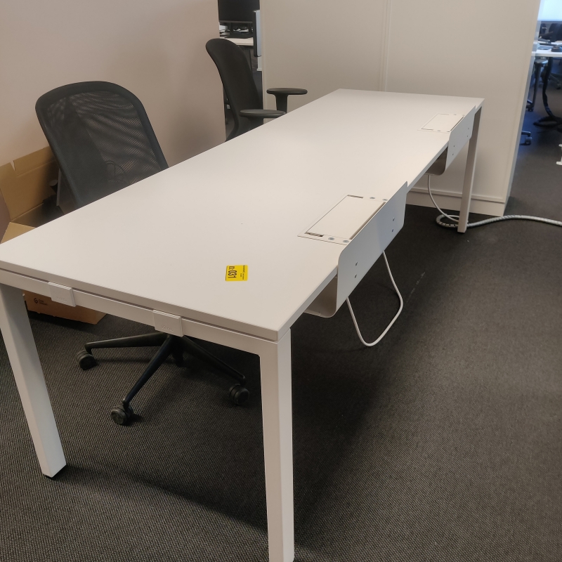 Skrivebord med 2 arbeidsplasser fra