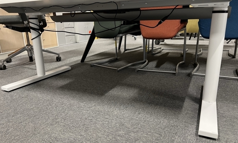 Understell for skrivebord med