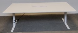 Møtebord i hvitt fra Martela, 240x120 cm, hvitt understell, passer 8-10 personer, pent brukt