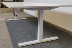Møtebord i hvitt fra Martela, 240x120 cm, hvitt understell, passer 8-10 personer, pent brukt