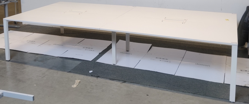 Møtebord / konferansebord i hvitt