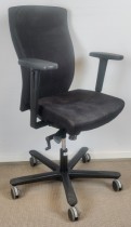 Kontorstol fra EFG, modell Splice i sort mikrofiber, armlener, pent brukt