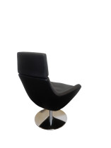 Loungestol i sort fra Swedese, modell Happy swing, design: Roger Persson, 78cm bredde, pent brukt