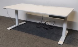 Skrivebord med elektrisk hevsenk i hvitt fra Horreds, 160x80cm, pent brukt
