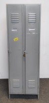 Garderobeskap fra Romo, 2 dører, i grått, 194cm høyde, 65cm bredde, 55cm dybde, brukt