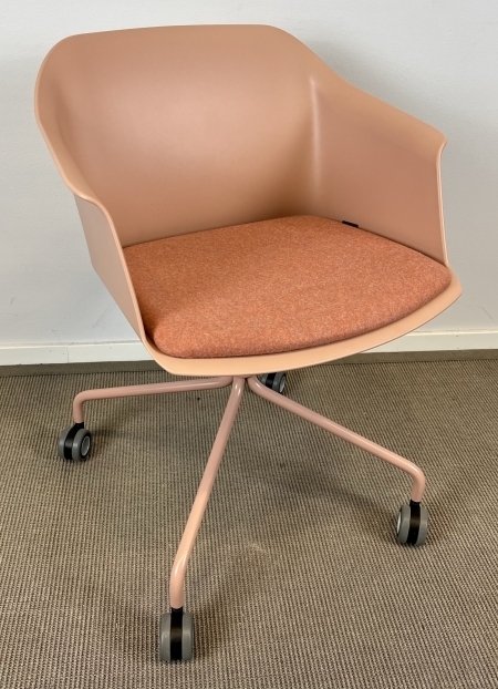 Konferansestol på hjul i rosa fra