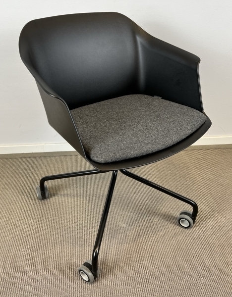 Konferansestol på hjul i sort fra