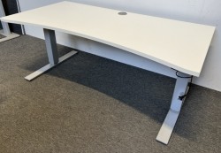 Skrivebord med elektrisk hevsenk i hvitt / grått, 160x80cm med magebue, pent brukt