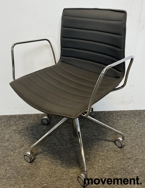 Solgt!Arper Catifa 46 konferansestol med - 1 / 3