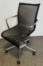 Alias Rollingframe kontorstol / konferansestol (med lift) i krom / sort mesh, med hjul, pent brukt
