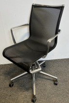 Alias Rollingframe kontorstol / konferansestol (med lift) i polert aluminium / sort mesh, med hjul, pent brukt