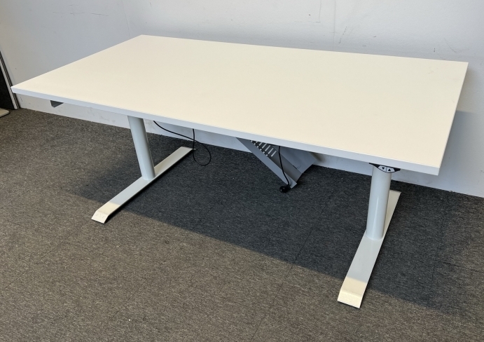 Skrivebord med elektrisk hevsenk i