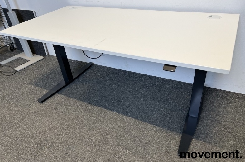 Solgt!Skrivebord med elektrisk hevsenk i - 1 / 3
