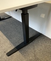 Skrivebord med elektrisk hevsenk i hvitt / sort fra Duba B8, 160x80cm, pent brukt