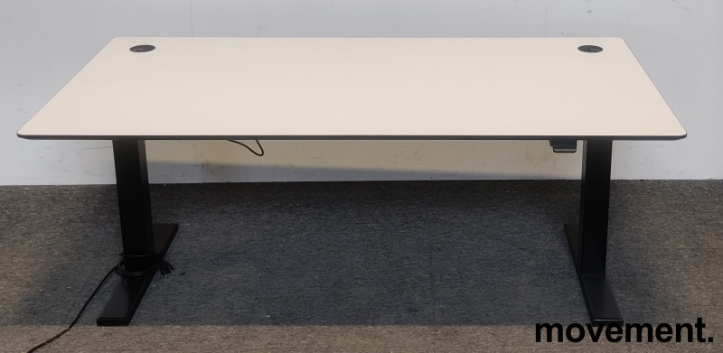 Solgt!Skrivebord med elektrisk hevsenk i - 1 / 3