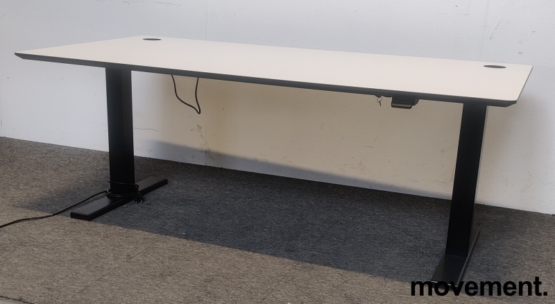 Solgt!Skrivebord med elektrisk hevsenk i - 3 / 3