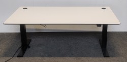 Skrivebord med elektrisk hevsenk i hvitt med sort understell fra Holmris, 160x80cm, pent brukt