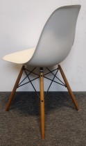 Vitra DSW spisestol / konferansestol i hvit / lønn, Design: Charles & Ray Eames, pent brukt