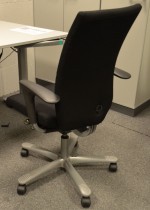 Håg H04 4600 kontorstol i sort, nytrukket, med armlener, pent brukt