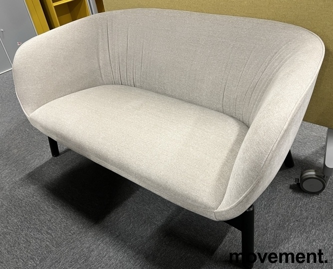 Solgt!2-seter sofa i lyst grått stoff / - 3 / 4