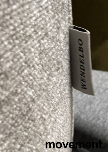 Solgt!2-seter sofa i lyst grått stoff / - 4 / 4