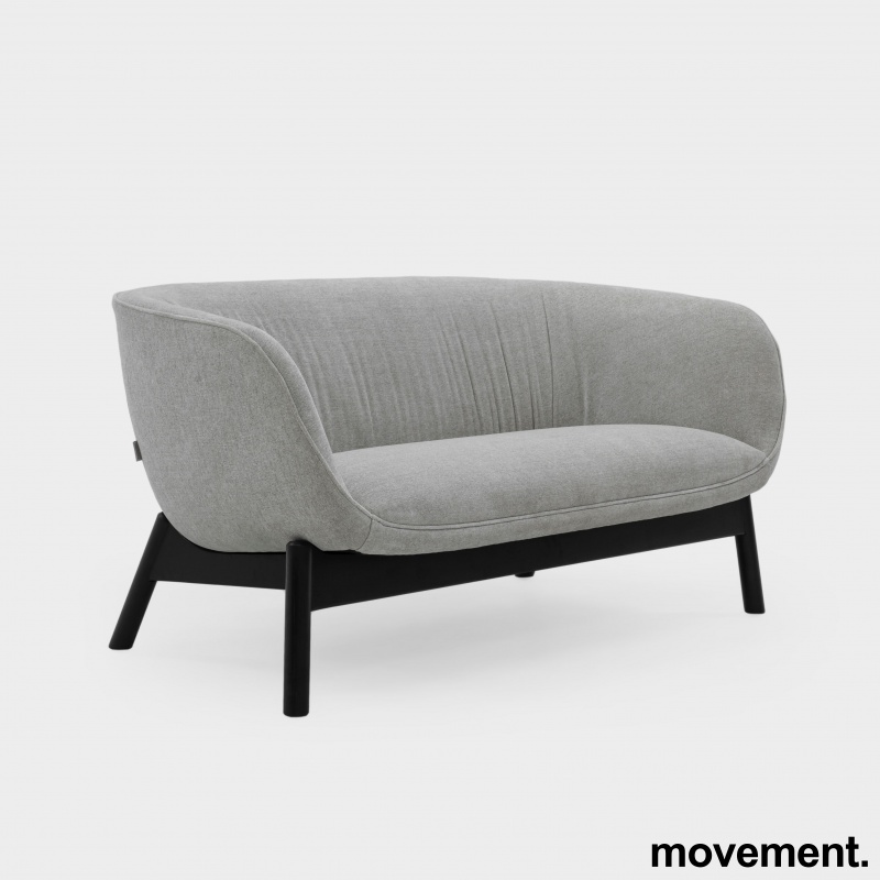 Solgt!2-seter sofa i lyst grått stoff / - 1 / 4