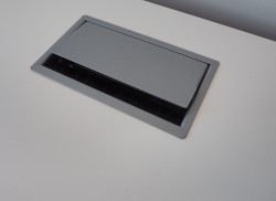 Skrivebord med elektrisk hevsenk i hvitt / krom fra Horreds, 140x80cm, pent brukt
