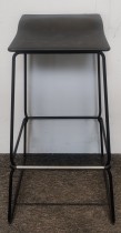 Barkrakk / barstol i sort fra Viccarbe, modell Last minute, sittehøyde 75cm, pent brukt