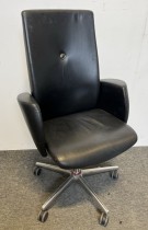 Konferansestol / Styreromsstol fra Savo, XO-serie i sort skinn, pent brukt
