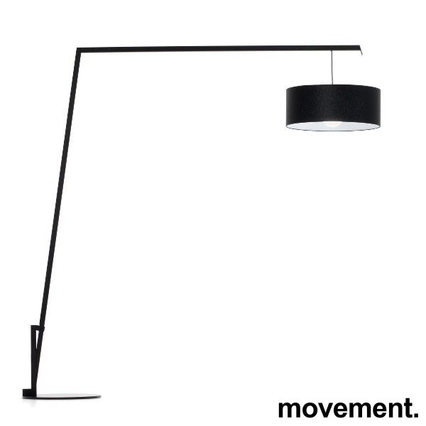 Solgt!Stålampe / gulvlampe i sort fra - 1 / 2