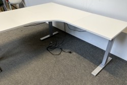 Skrivebord / hjørneløsning fra Edsbyn i hvitt / grått, 180x180cm, pent brukt understell med ny bordplate