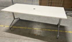 Kompakt møtebord i hvitt / polert aluminium fra Randers, 180x80cm, passer 6 personer, pent brukt
