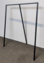 Klesstativ / garderobestativ  HAY Loop Stand i sort metall, bredde 130cm, høyde 150cm, pent brukt